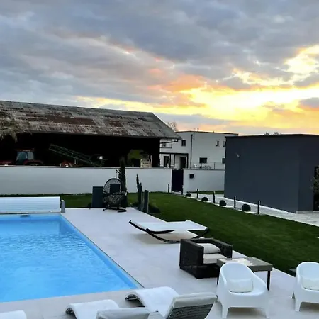 Maison d'hôtes Magnifique Grange Renovee Au Coeur De La Champagne 3*